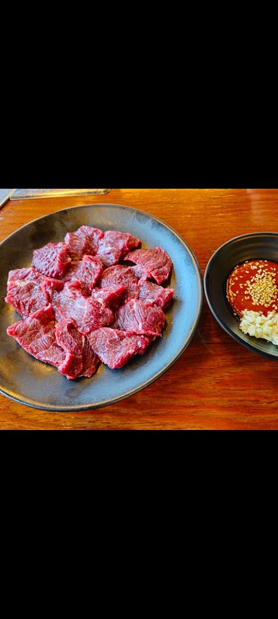 한우육사시미 180g 메뉴 사진(네이버)