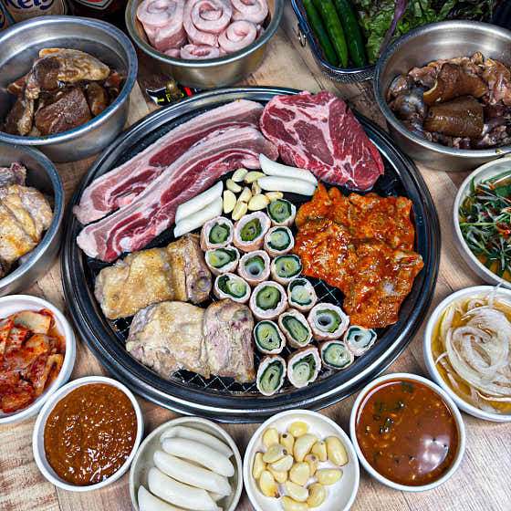돼지+닭12종(숯닭,삼겹,막창 메뉴 사진(네이버)
