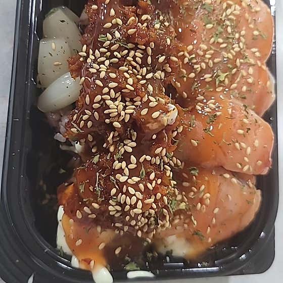 연오롤(연어+오징어채롤) 메뉴 사진(네이버)