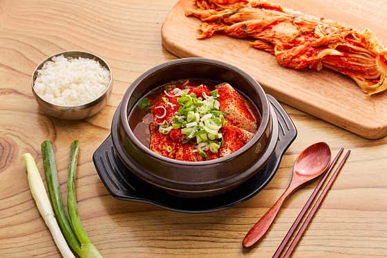 양푼 통돼지김치찌개 메뉴 사진(네이버)