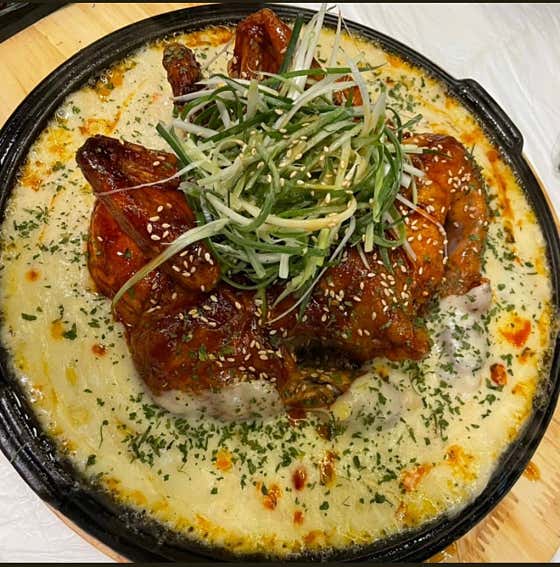 매콤콘치즈통닭 메뉴 사진(네이버)