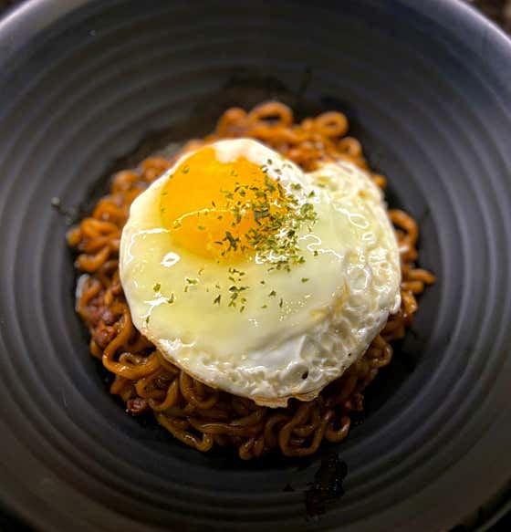 트러플 오일 짜파게티 메뉴 사진(네이버)