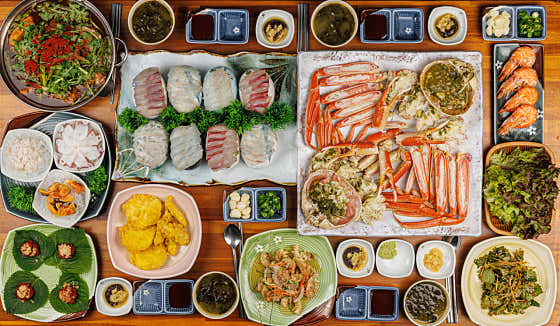 대게 + 자연산회 4인 세트 메뉴 사진(네이버)