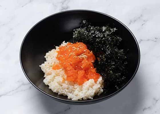날치알주먹밥 메뉴 사진(네이버)