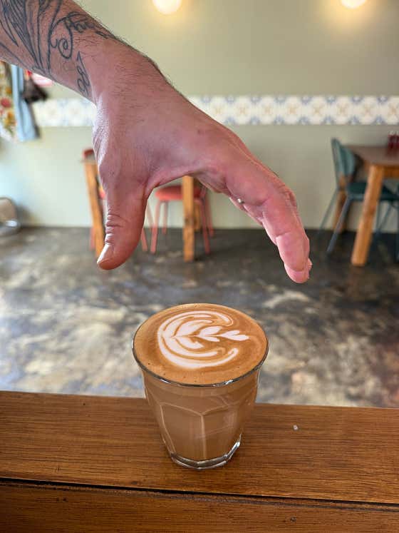Latte(hot or Iced) 메뉴 사진(네이버)