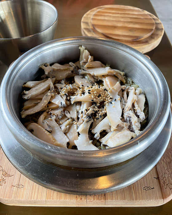 전복돌솥밥 메뉴 사진(네이버)