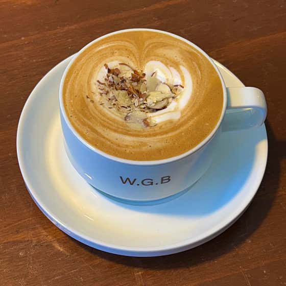 Almond latte 메뉴 사진(네이버)