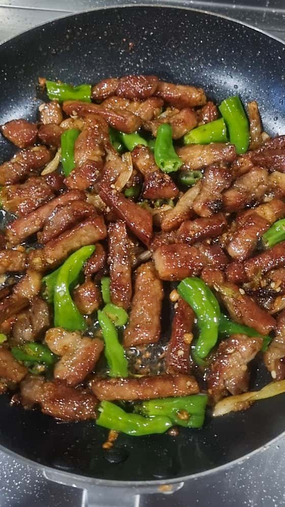 목살꽈리고추볶음 메뉴 사진(네이버)