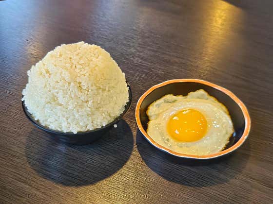 계란후라이+공기밥 무료! 서비스 메뉴 사진(네이버)