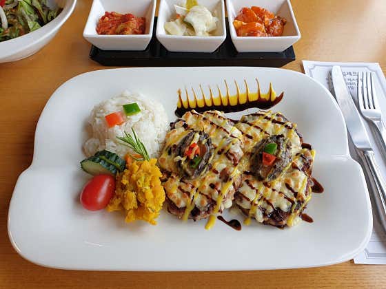 🐽흑돼지떡갈비스테이크 1인 메뉴 사진(네이버)