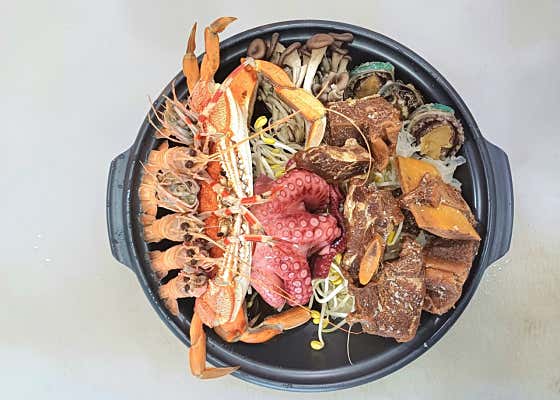 소갈비 해물버섯 만두전골(1인) 메뉴 사진(네이버)