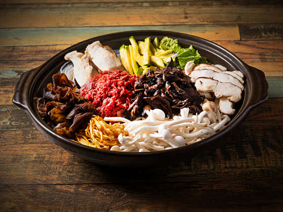 한우능이버섯전골 중 메뉴 사진(네이버)