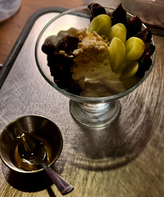 그릭 요거트 & 아카시아 꿀 메뉴 사진(네이버)
