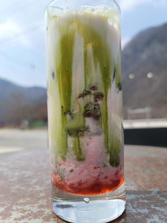 말차딸기라떼 메뉴 사진(네이버)