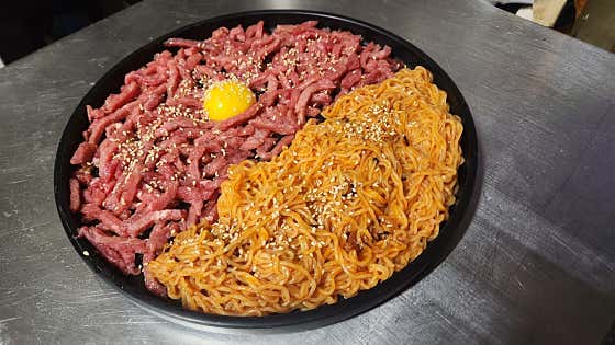 육회비빔면 메뉴 사진(네이버)