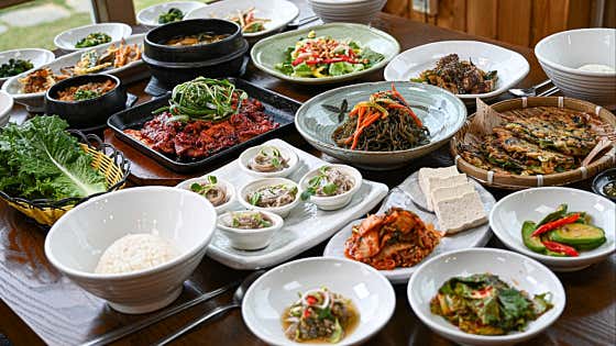 돼지숯불볶음정식 메뉴 사진(네이버)