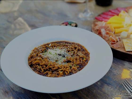 트러플짜파게티 메뉴 사진(네이버)