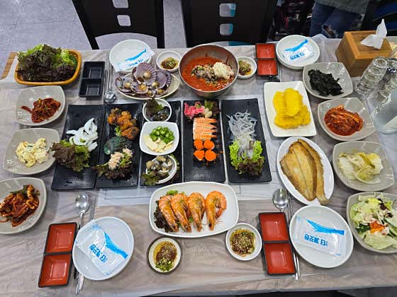 기본상차림(회or대게 주문시) 메뉴 사진(네이버)