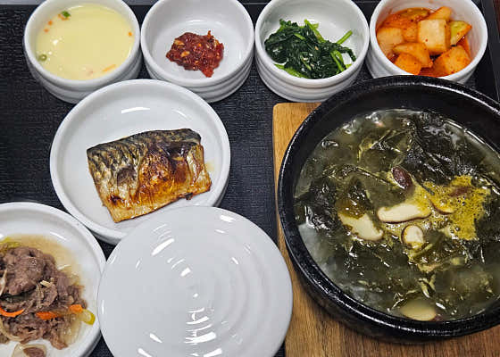 한우 미역국 정식 메뉴 사진(네이버)