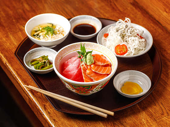 마구로사케동 (참치반연어반) 메뉴 사진(네이버)