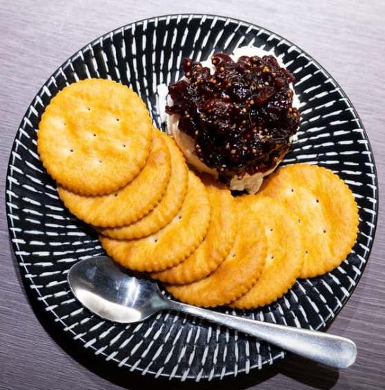 무화과크림치즈크래커 메뉴 사진(네이버)