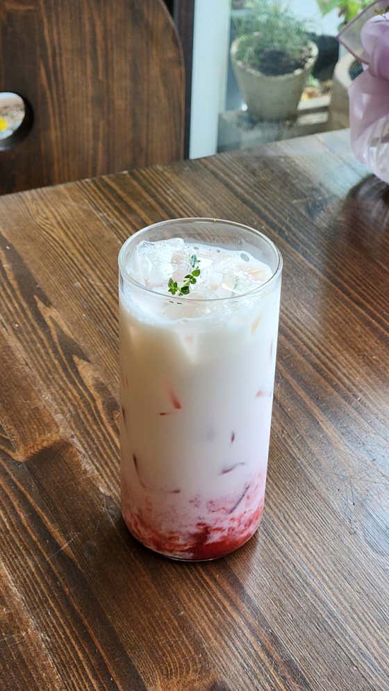 딸기라떼 메뉴 사진(네이버)