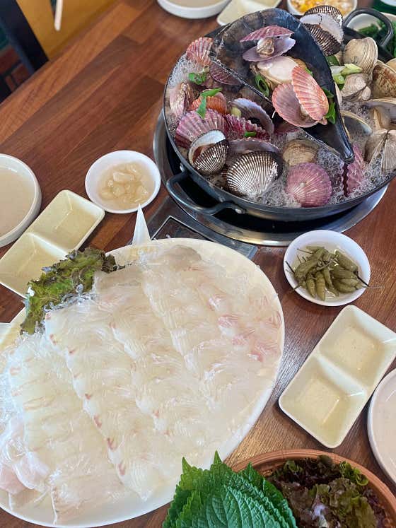 A 활어회+조개구이,찜+칼국수 2인 메뉴 사진(네이버)