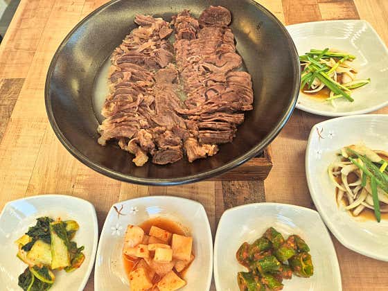 한우 암소 수육(중) 메뉴 사진(네이버)