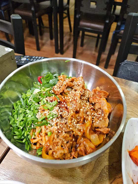 제육 비빔국수 메뉴 사진(네이버)
