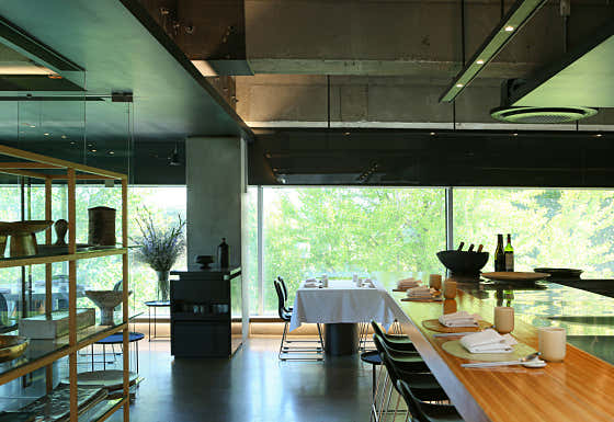 Large windows and tables inside Onjium