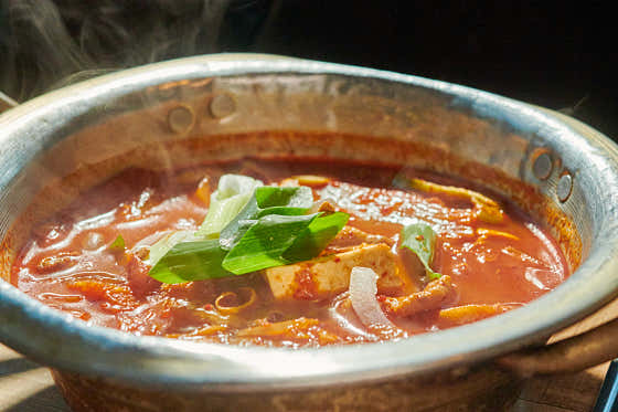 흑돼지김치찌개 메뉴 사진(네이버)