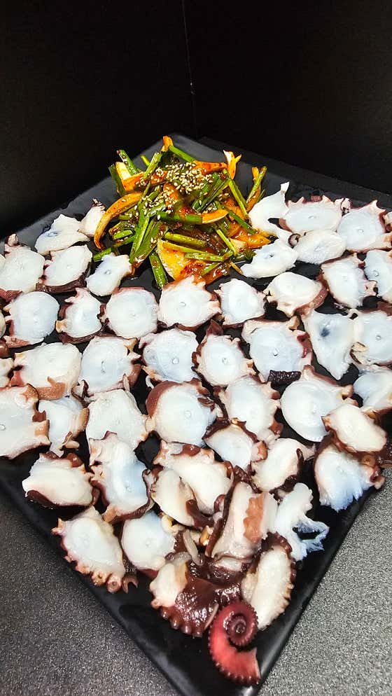 문어숙회+부추무침 메뉴 사진(네이버)
