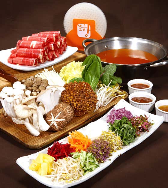 소고기 노루궁뎅이버섯샤브 +샐러드바 메뉴 사진(네이버)