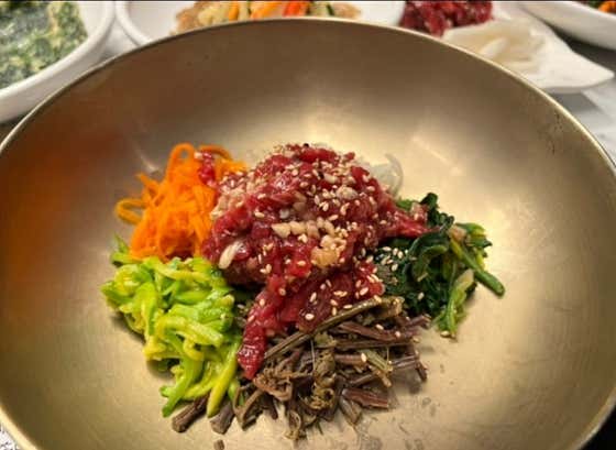 육회비빔밥(점심특선) 메뉴 사진(네이버)