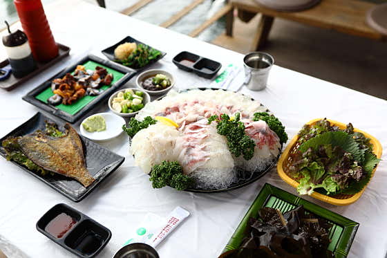양식 모둠회(중) 메뉴 사진(네이버)