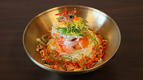 生연어 비빔 칼국수 정식 메뉴 사진(네이버)