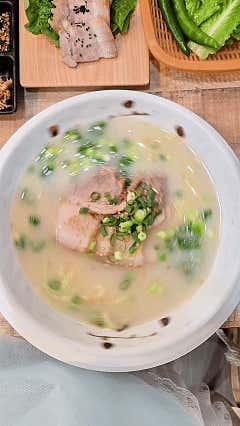24시간 끓인 사골육수 고기국수 메뉴 사진(네이버)