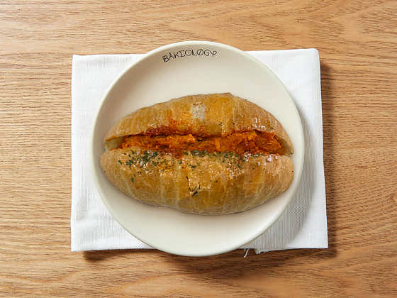 스파이시 치킨 소금빵 메뉴 사진(네이버)