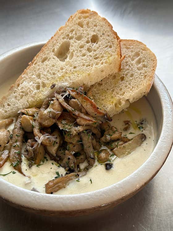 Mushroom cream soup 메뉴 사진(네이버)