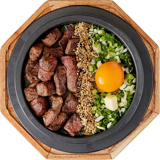 스테이크솥밥 메뉴 사진(네이버)