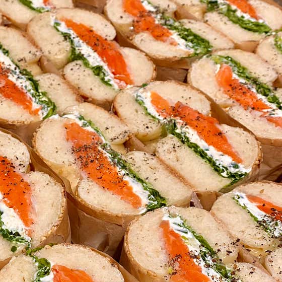 연어크림치즈샌드위치 메뉴 사진(네이버)