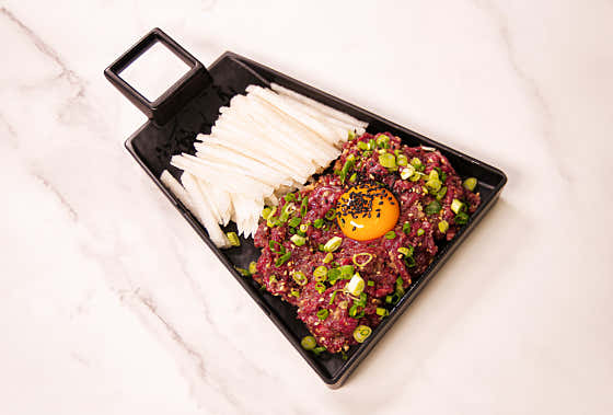 한우-육회(180g) 메뉴 사진(네이버)