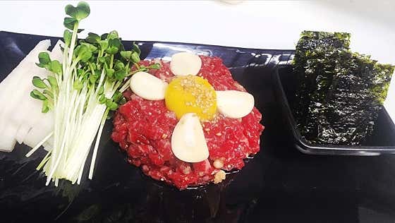 거창한 한우육회(채끝등심150g) 메뉴 사진(네이버)