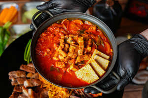 라드로 볶은 한돈 김치찌개 메뉴 사진(네이버)