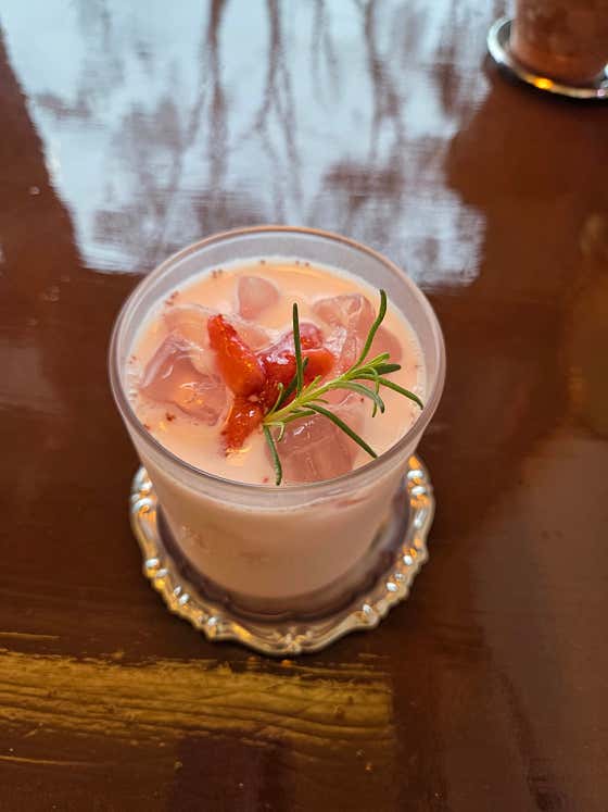 (Only ICE)딸기라떼 메뉴 사진(네이버)