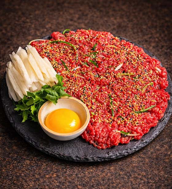 인생 한우육회(200g) 메뉴 사진(네이버)