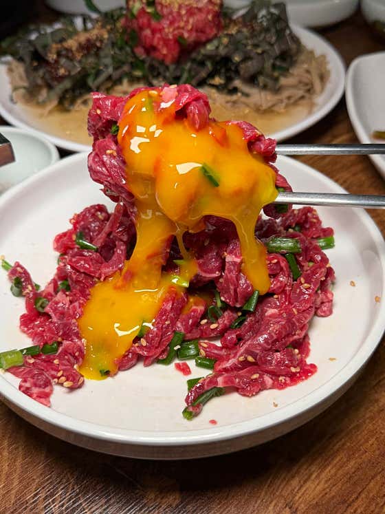 1++신선소금간육회(200g) 메뉴 사진(네이버)