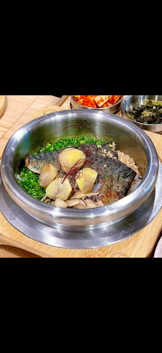 고등어구이 솥밥 메뉴 사진(네이버)