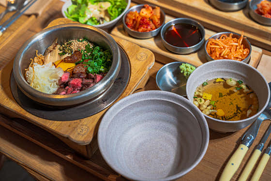 살치살스테이크 솥밥 메뉴 사진(네이버)