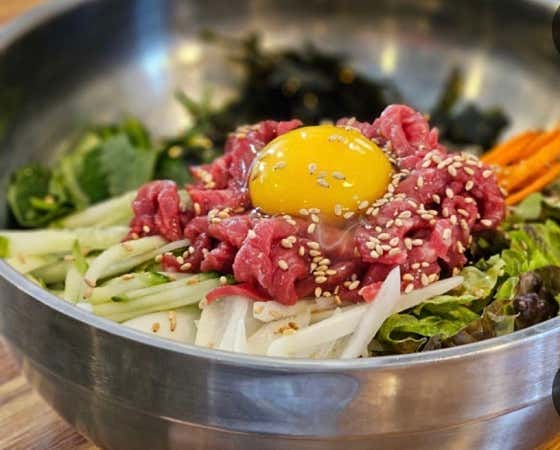 육회 비빔밥 메뉴 사진(네이버)